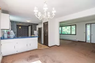 77 Grantwood Dr, Amherst, MA 01002 - Photo 10