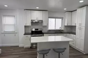 22 Hancock St, Malden, MA 02148 - Photo 2
