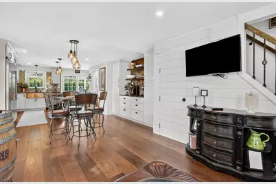 61 Abbey St, Chicopee, MA 01013 - Photo 4