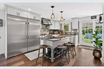 61 Abbey St, Chicopee, MA 01013 - Photo 6