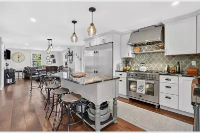 61 Abbey St, Chicopee, MA 01013 - Photo 8