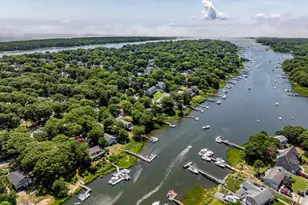 199 Edgewater Dr W, Falmouth, MA 02536 - Photo 4