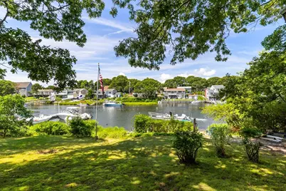 199 Edgewater Dr W, Falmouth, MA 02536 - Photo 8