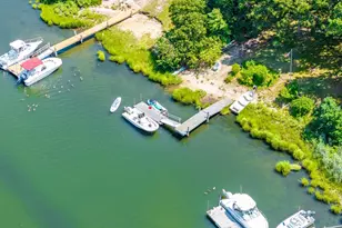 199 Edgewater Dr W, Falmouth, MA 02536 - Photo 2