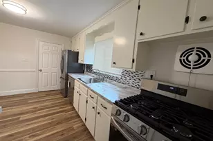 28 Sparrow St, Boston, MA 02132 - Photo 2