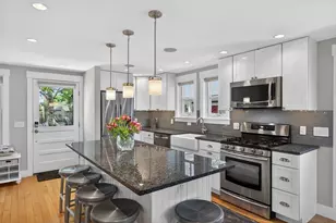 7 Conant St, Provincetown, MA 02657 - Photo 4