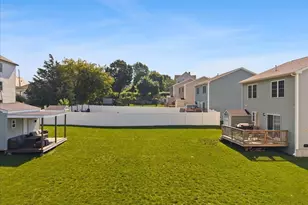 738 Hicks St, Fall River, MA 02724 - Photo 6