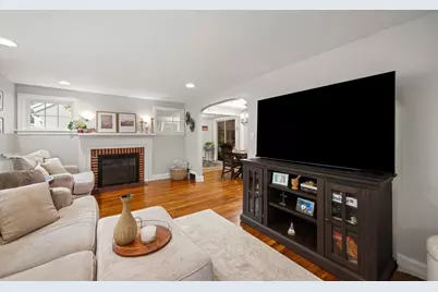 212 Emerson St, Springfield, MA 01118 - Photo 6
