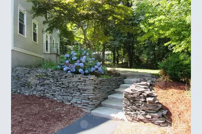 5 Strawberry Ln, Billerica, MA 01821 - Photo 2
