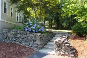 5 Strawberry Ln, Billerica, MA 01821 - Photo 2