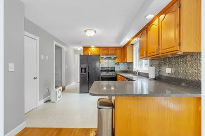 5 Strawberry Ln, Billerica, MA 01821 - Photo 4