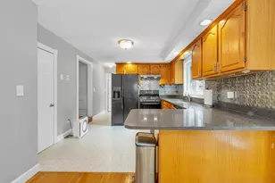 5 Strawberry Ln, Billerica, MA 01821 - Photo 4