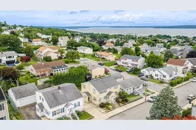 541 Woodman St, Fall River, MA 02724 - Photo 4