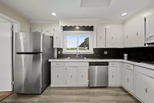 7 Pocahontas Dr, Peabody, MA 01960 - Photo 4