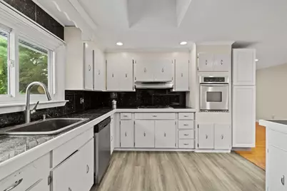 7 Pocahontas Dr, Peabody, MA 01960 - Photo 6