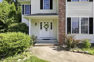 32 Waterford Dr, Westfield, MA 01085 - Photo 2