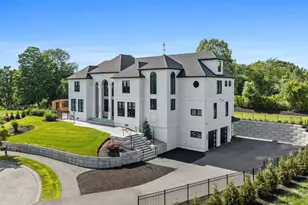 19 Bridle Spur Ln, Danvers, MA 01923 - Photo 2