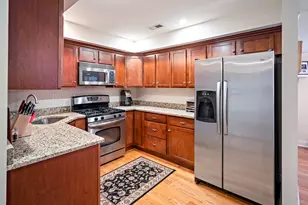 405 E 3rd St, Boston, MA 02127 - Photo 6