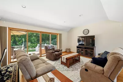 142 Oak Knoll Cir, Ludlow, MA 01056 - Photo 8