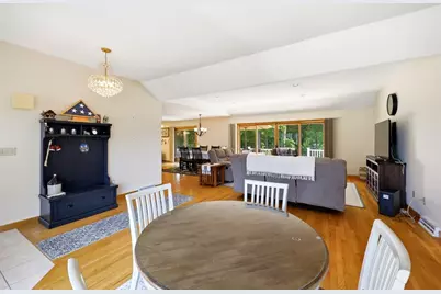 142 Oak Knoll Cir, Ludlow, MA 01056 - Photo 6