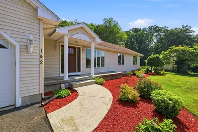 142 Oak Knoll Cir, Ludlow, MA 01056 - Photo 2
