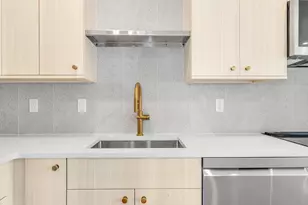34 Oak St, Boston, MA 02136 - Photo 6