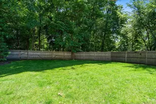 1058 Beacon St, Newton, MA 02459 - Photo 36