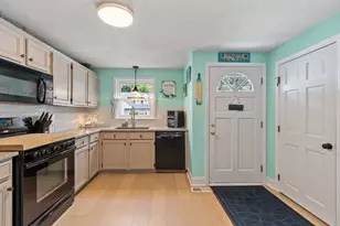77 Merrimack Meadows Ln, Tewksbury, MA 01876 - Photo 8