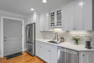 18 Claymont Terrace #18, Boston, MA 02122 - Photo 8