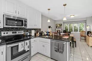 28 Pemberton St, Walpole, MA 02081 - Photo 10