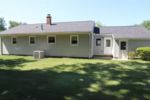 25 Peer St, Springfield, MA 01109 - Photo 4
