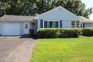 25 Peer St, Springfield, MA 01109 - Photo 2