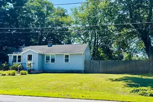 47 S Center St, Bellingham, MA 02019 - Photo 2