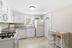 49 Edgeworth St, Weymouth, MA 02189 - Photo 8