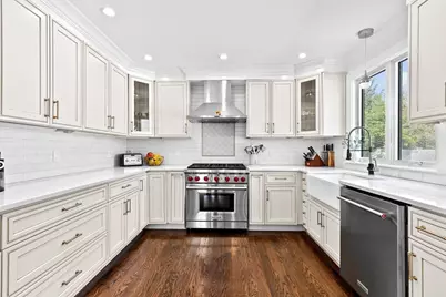 110 Redwood Rd, Newton, MA 02459 - Photo 2