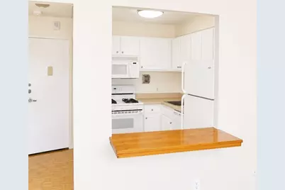33 Pond Av #913, Brookline, MA 02445 - Photo 4