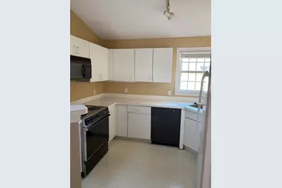 105 Bradford Commons Ln #105, Braintree, MA 02184 - Photo 2