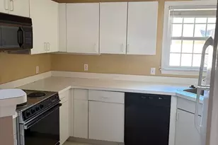 105 Bradford Commons Ln, Braintree, MA 02184 - Photo 2