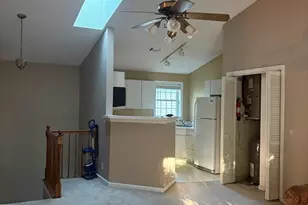 105 Bradford Commons Ln, Braintree, MA 02184 - Photo 8