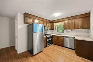 28 Camelot Ct, Stoughton, MA 02072 - Photo 4