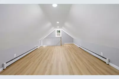 8 Hawkins St, Worcester, MA 01604 - Photo 12