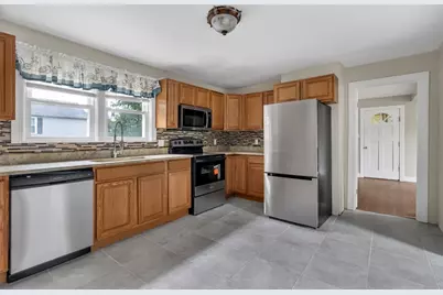 2 Clarendon St, Taunton, MA 02780 - Photo 10