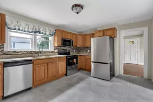 2 Clarendon St, Taunton, MA 02780 - Photo 16