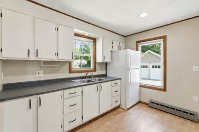 33 Baltimore Ave, Chicopee, MA 01020 - Photo 8