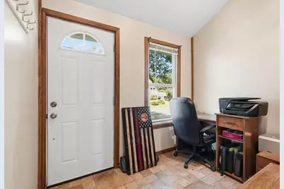 33 Baltimore Ave, Chicopee, MA 01020 - Photo 18