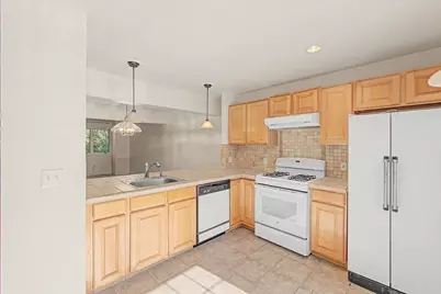 6 Lilac Ct #6, Hopkinton, MA 01748 - Photo 4