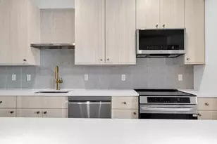 34 Oak St, Boston, MA 02136 - Photo 4