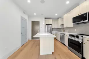 34 Oak St, Boston, MA 02136 - Photo 2