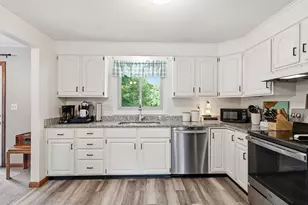 54 Hampden Ln, Agawam, MA 01001 - Photo 10