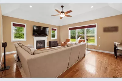 223 Tiffany St, Attleboro, MA 02703 - Photo 12